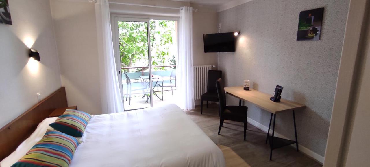 Hostellerie Du Parc Labarthe-Inard Buitenkant foto