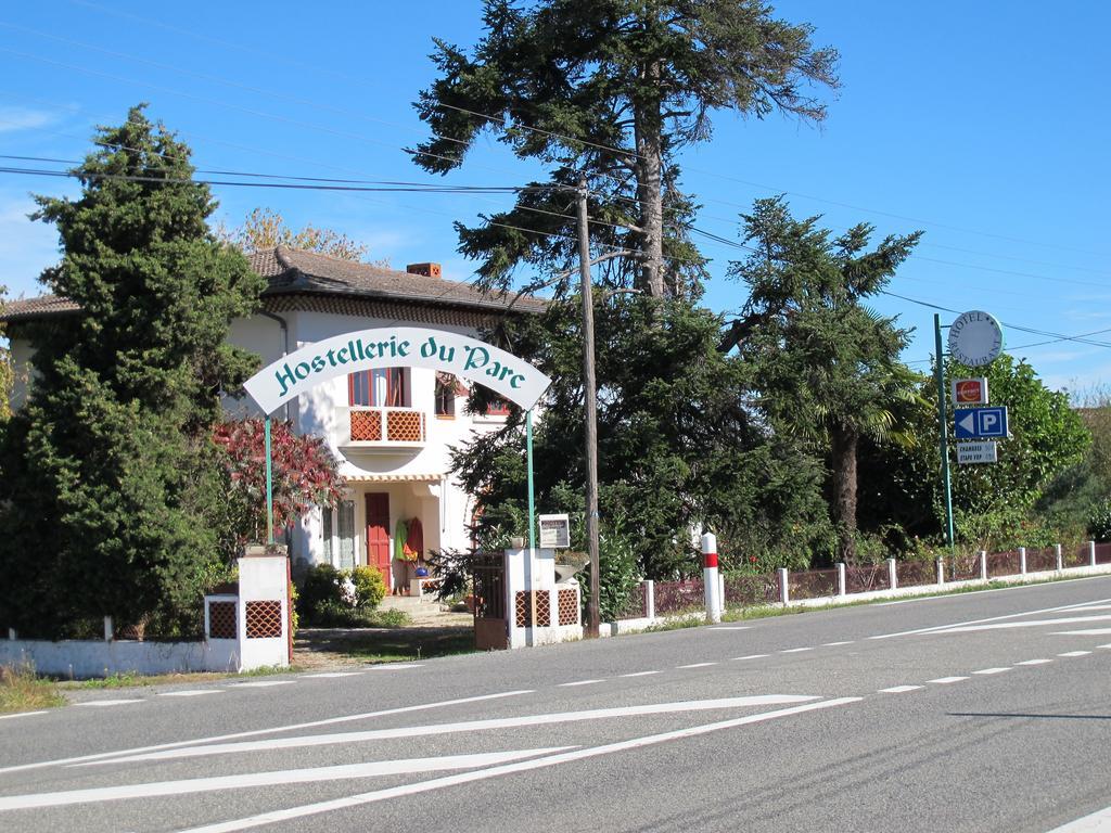 Hostellerie Du Parc Labarthe-Inard Buitenkant foto