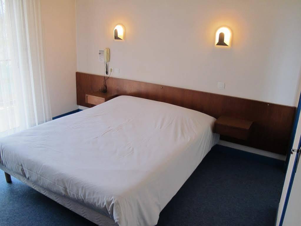 Hostellerie Du Parc Labarthe-Inard Buitenkant foto